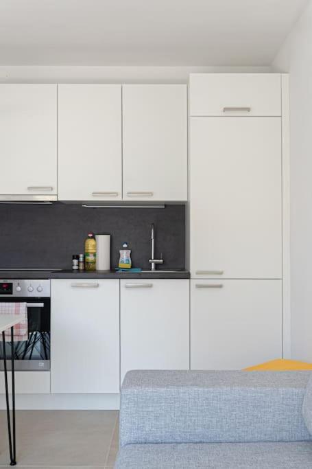 Neu Und Hell In Zentraler Ruhelage Mit Parkplatz Appartement Wenen Buitenkant foto